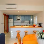 Apartamento con terraza cerca del mar